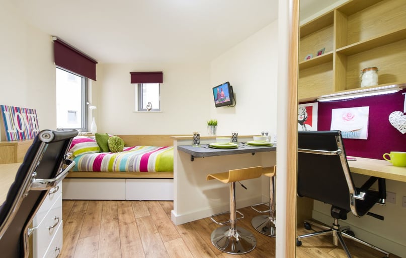 Bronze Studio, Quebec House, 1 Cromwell Road, Kingston upon Thames, Kingston - Image 1